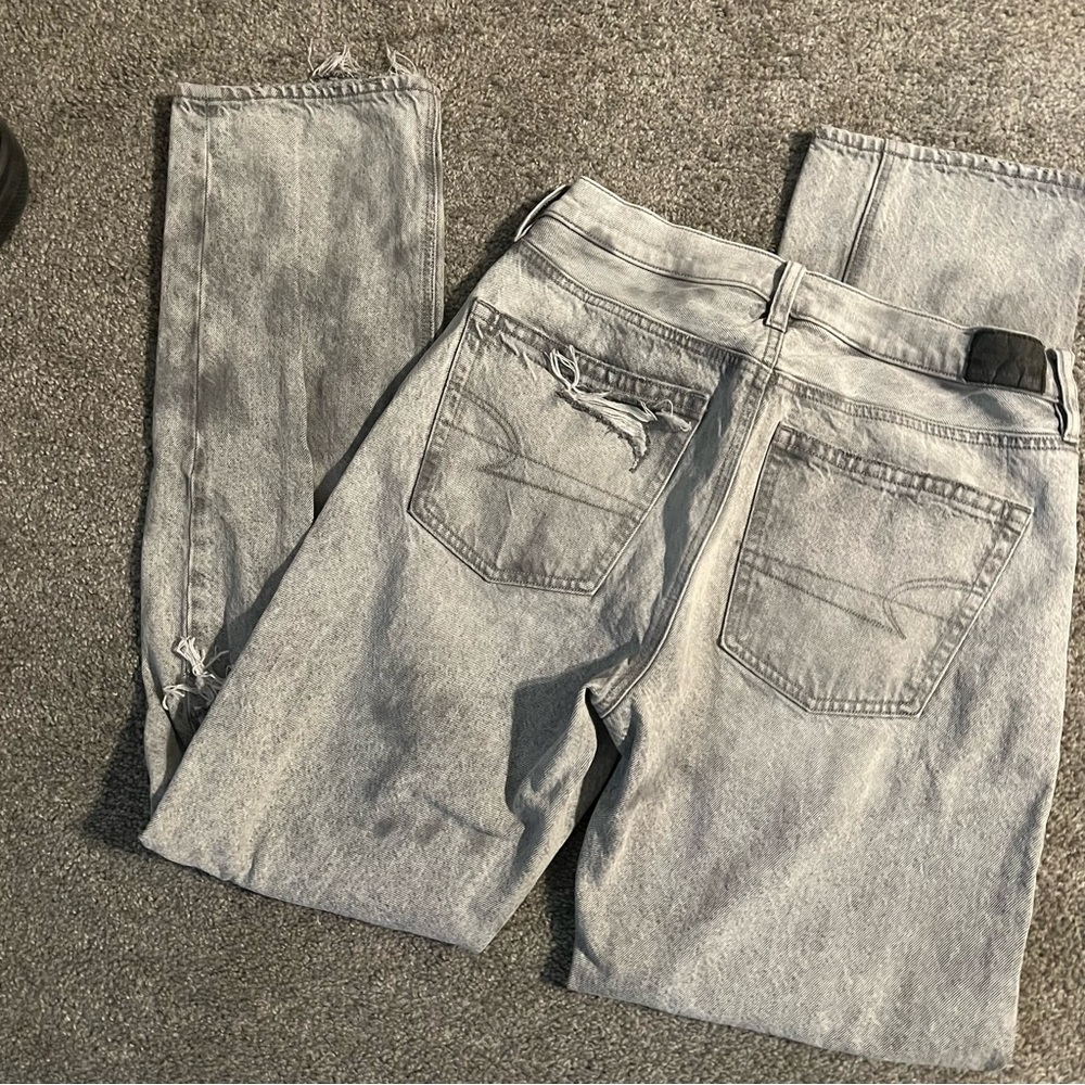 American Eagle Grey Washed 90s Straight Jean - Picture 4 of 4